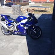 Yamaha YZF-R1