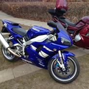 Yamaha YZF-R1