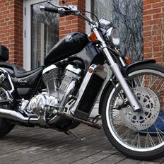 Suzuki Intruder VS800