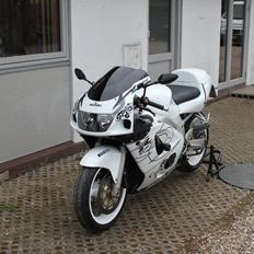 Suzuki GSXR 600 SRAD Solgt