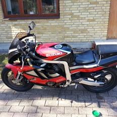 Suzuki gsxr 400 gk76a