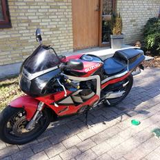 Suzuki gsxr 400 gk76a