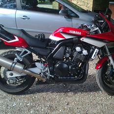 Yamaha FZS 600 Fazer