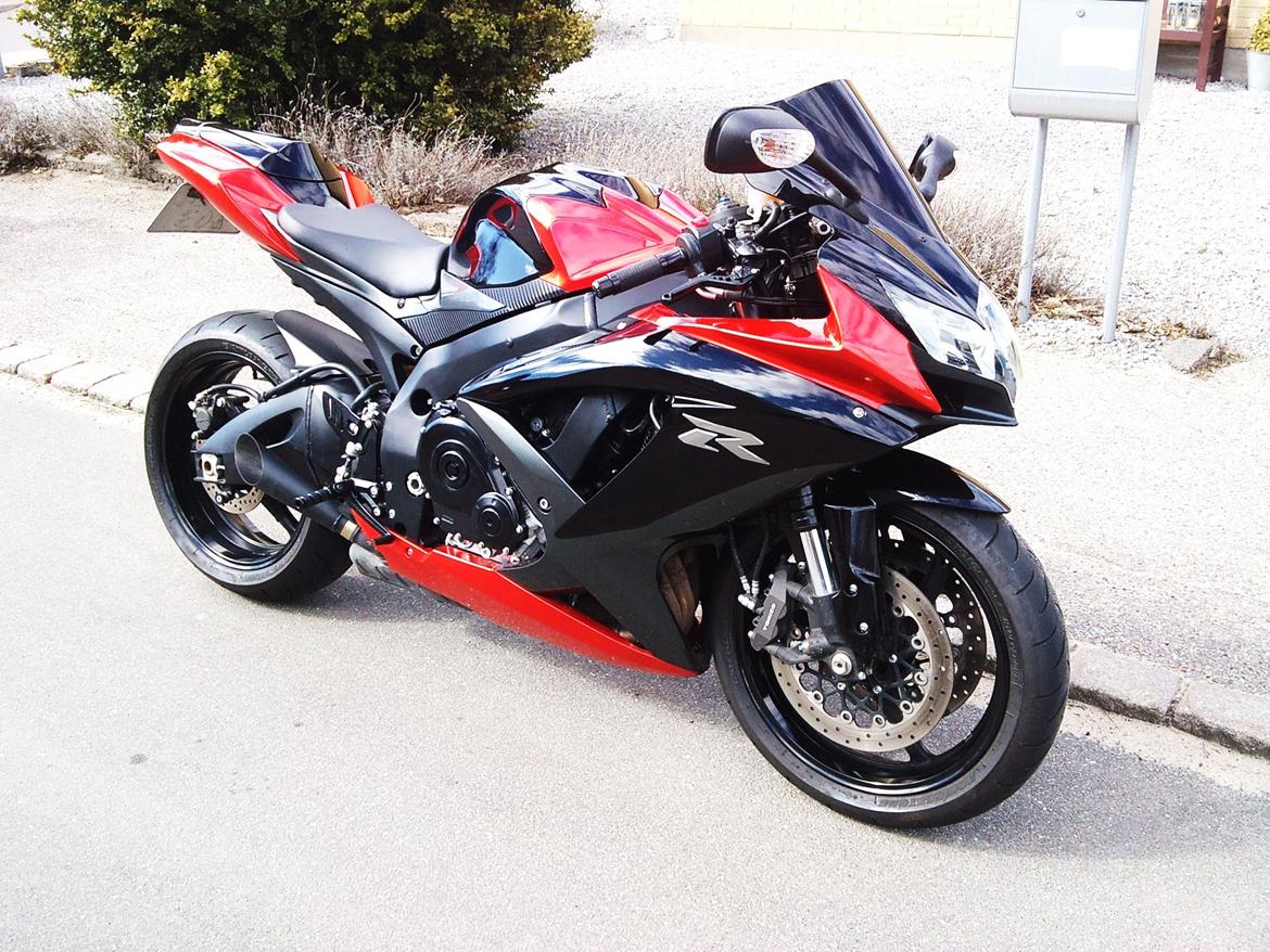 Suzuki gsx r750 k8