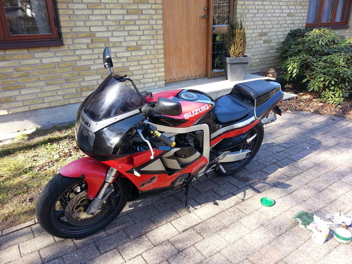 Suzuki gsxr 400 gk76a billede 2