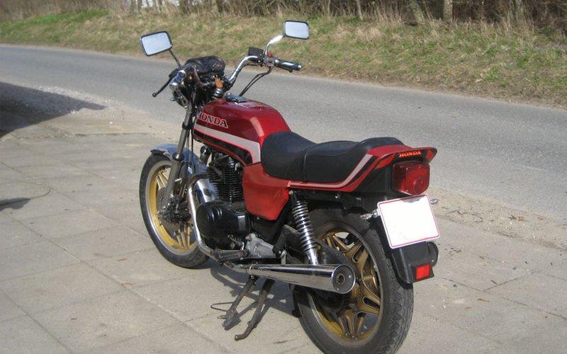 Honda CB 400 N billede 2