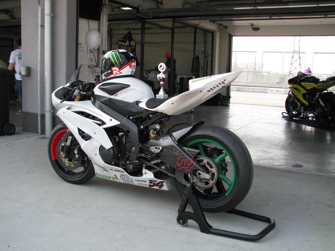 Yamaha R6 billede 12
