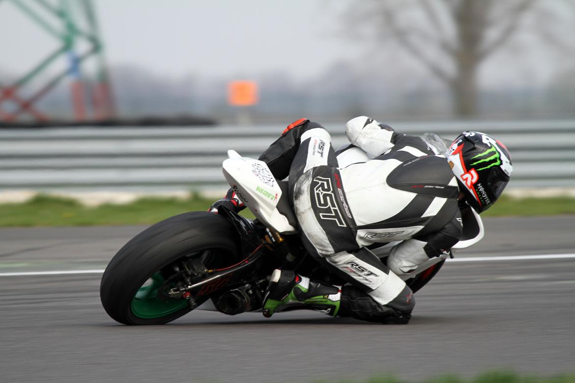 Yamaha R6 billede 13