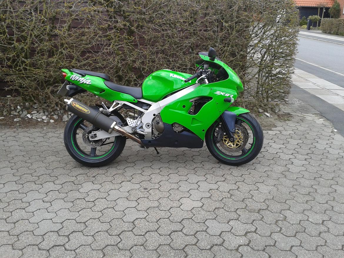 Kawasaki ZX9R Ninja - Som den står nu. billede 1