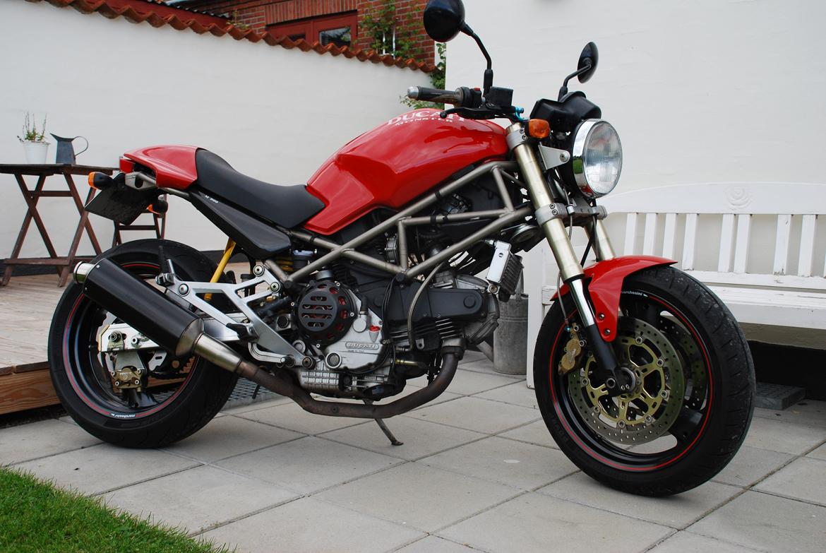 Ducati Monster 900 billede 2