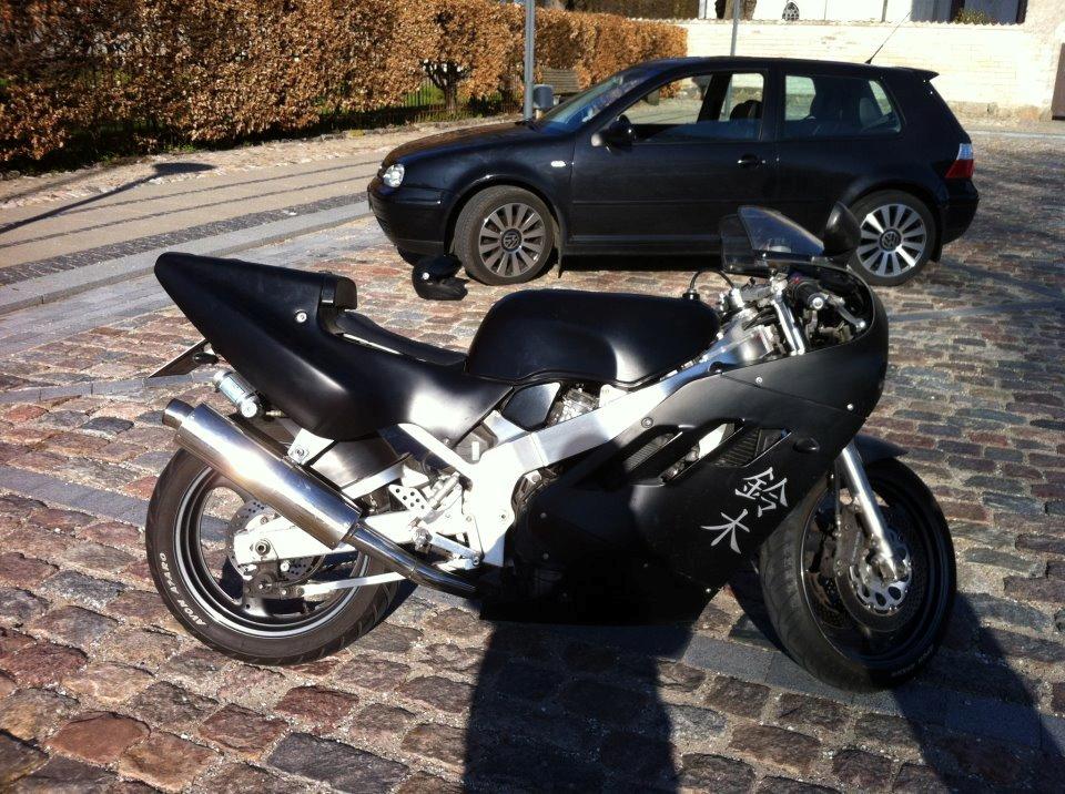 Suzuki gsxr 400 billede 1
