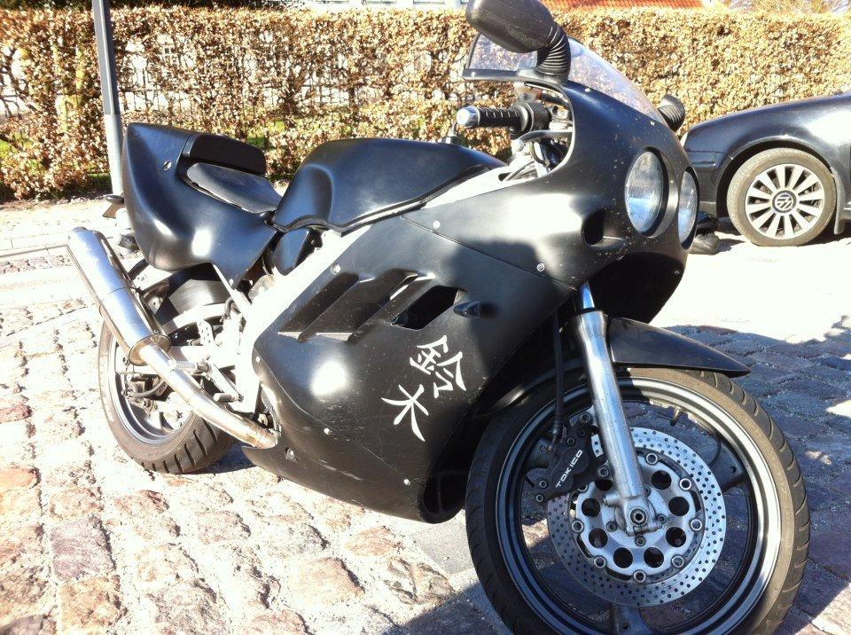 Suzuki gsxr 400 billede 2