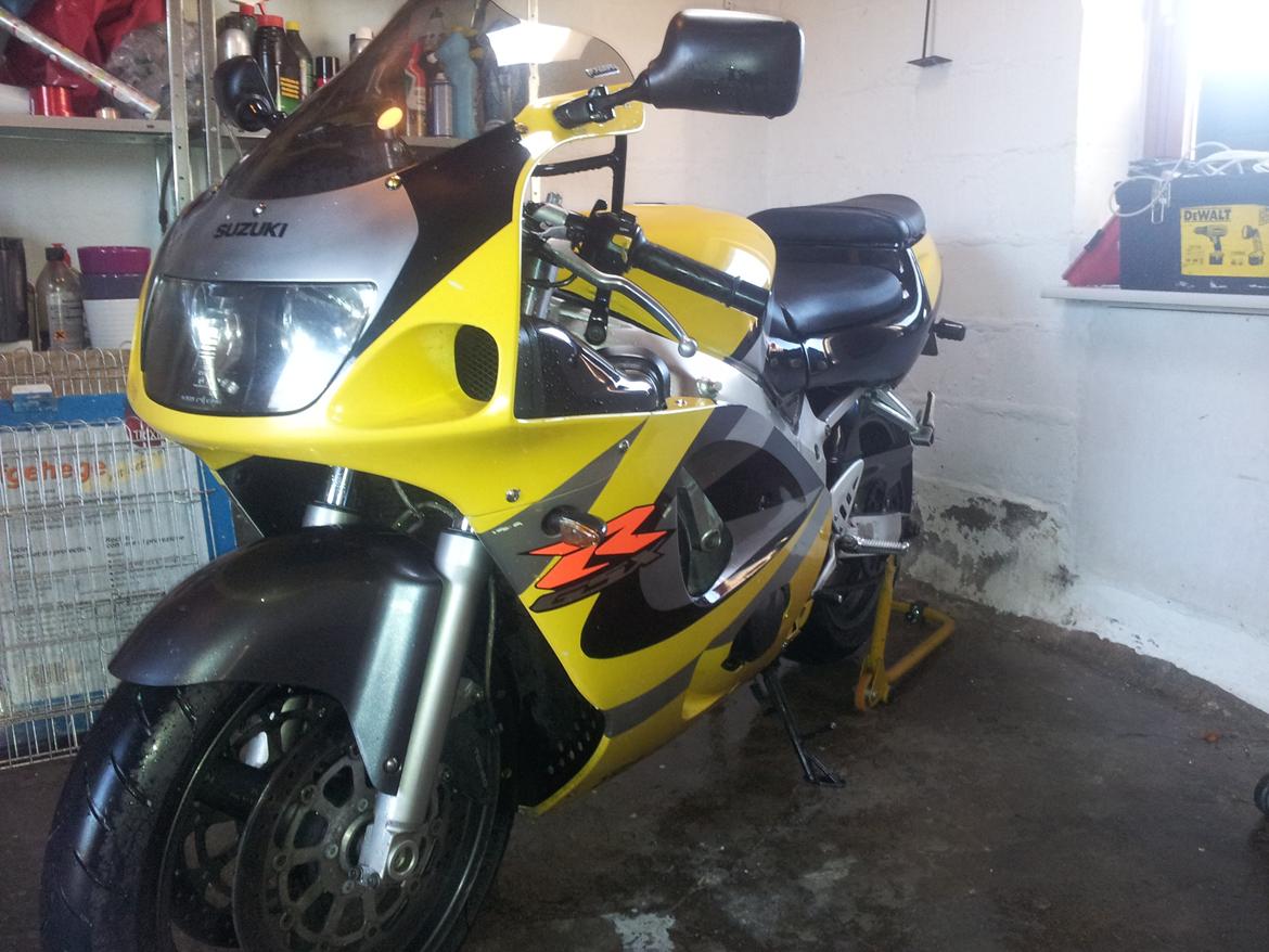 Suzuki GSX-R 600 - Nyvasket og smurt - ren forkælelse.  billede 7