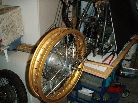 Triumph TRIbsa - Guld eloxeret fælge i kombination med chrom.. hhmmm :-) billede 7