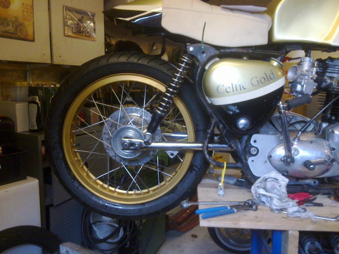 Triumph TRIbsa - Så skal lines ind, med Troumph bagsvinger på A7 stel... Ikke nemt...  billede 16