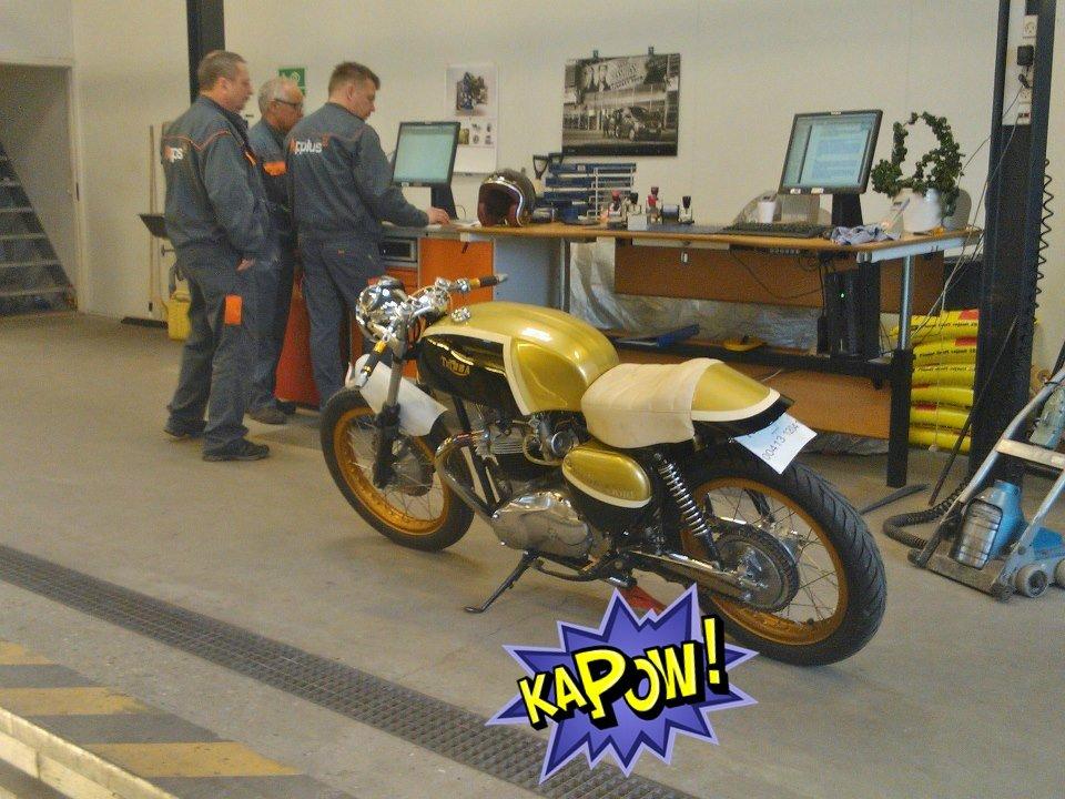 Triumph TRIbsa - Til eksamen hos de kritiske grå mænd. flot skærm ik! :-) Læg mærke til hjemmelavet low noice dæmpning. Bare for en sikkerheds skyld... billede 19