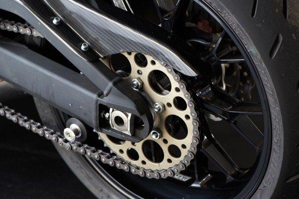 Kawasaki ER6-N - PVM Magnesium fælg 3.0kg, Rental letvægts tandhjul og kæde uden O-ringe. Bridgestone S-20 180/55-17 bagdæk billede 4