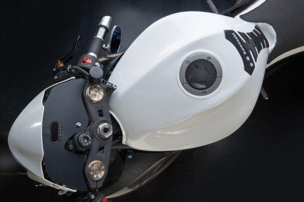 Kawasaki ER6-N - Motogadget mini speedometer, med indikator. Rizoma spejle, håndtag, styrender. Synto greb. Fuld justerbar forgaffel fra Kawasaki ZX6R2011 billede 6