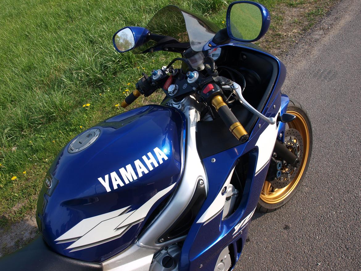 Yamaha R6 billede 2