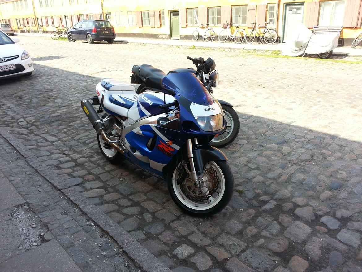 Suzuki Gsxr 750 - Den ældre dame i baggrunden billede 3