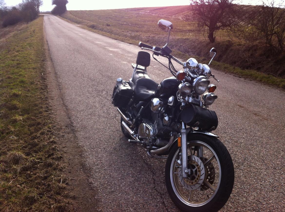 Yamaha XV 700 Virago - Jeg har også sat nye cromespejle på. billede 8