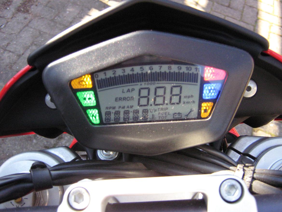Ducati Hypermotard 1100 - 2013, Instrumentet, der er endda en Lap timer i ;-) billede 25