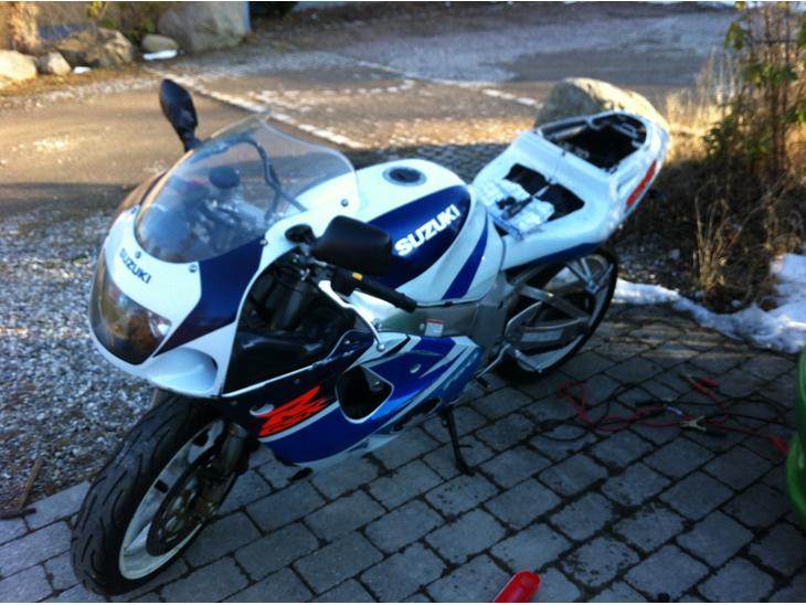 Suzuki GSX-R 750 SRAD - Sådan så dyret ud da jeg overtog den! billede 1