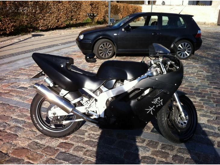 Suzuki gsxr 400 billede 1