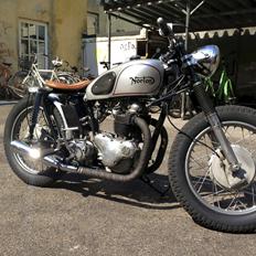 Norton Bobber Dominator