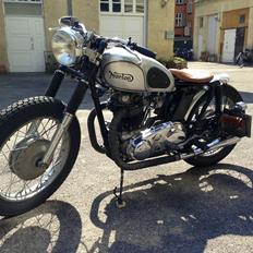 Norton Bobber Dominator