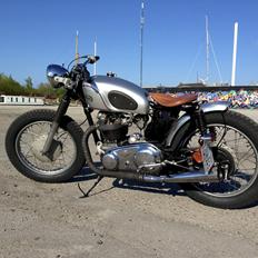Norton Bobber Dominator