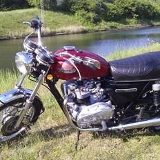 Triumph Bonneville T140 V