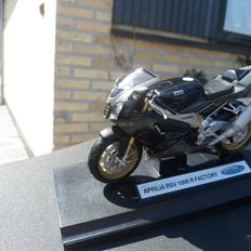 Aprilia RSV 1000 R Factory (solgt)
