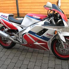 Yamaha FZR 1000