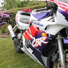 Honda CBR 400 RR Fireblade - L