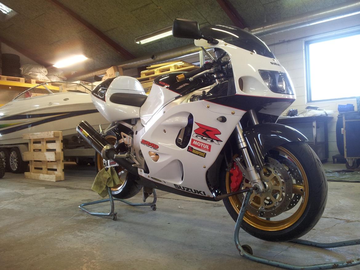 Suzuki GSXR 750 SRAD billede 6