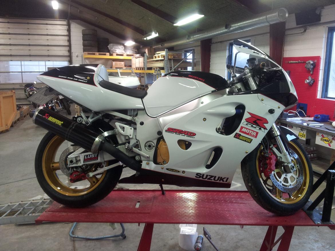 Suzuki GSXR 750 SRAD - Så fik den lakforsegler og voks, inden første køretur. billede 8
