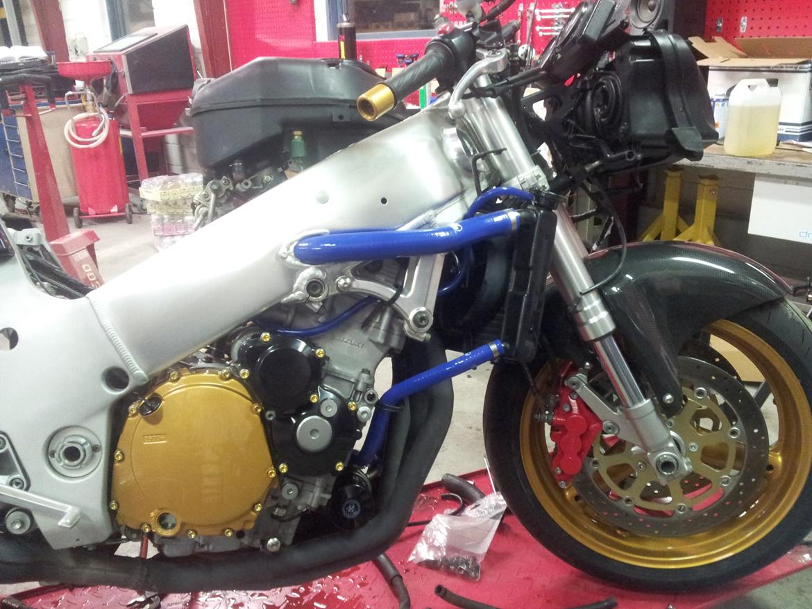 Suzuki GSXR 750 SRAD billede 16