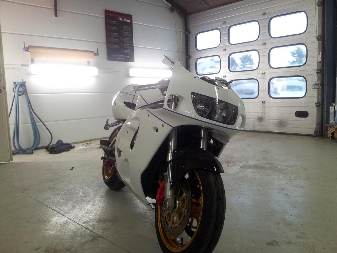 Suzuki GSXR 750 SRAD - Afdækning ved maleren billede 18