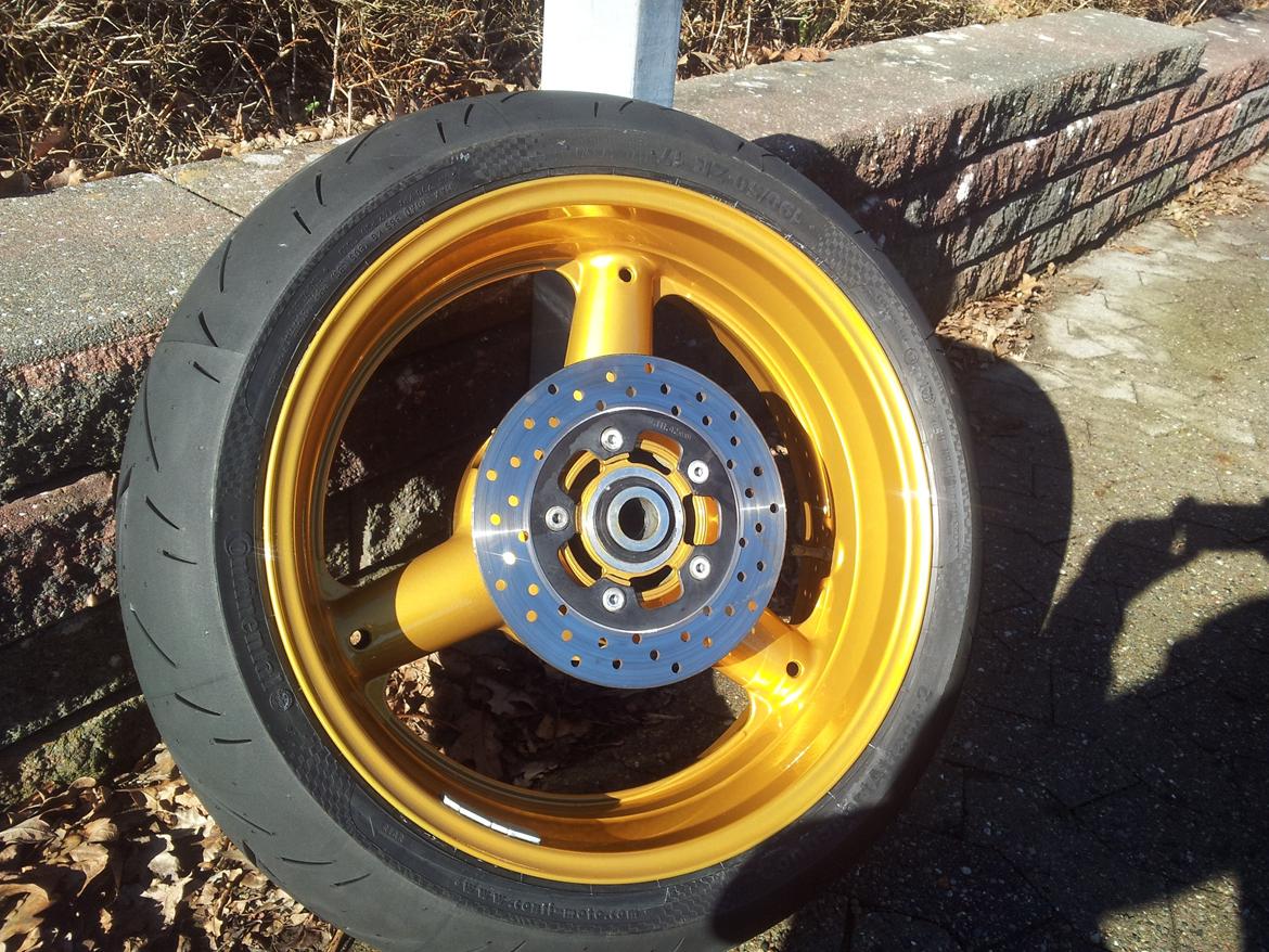 Suzuki GSXR 750 SRAD - Så er der nye dæk på. billede 15