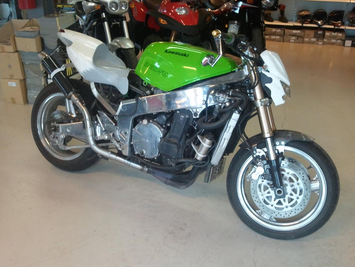 Kawasaki ZXR 750 H2 - her fra anden vinkel, og det var her begrebet "cafe figther" blev født :-) billede 13