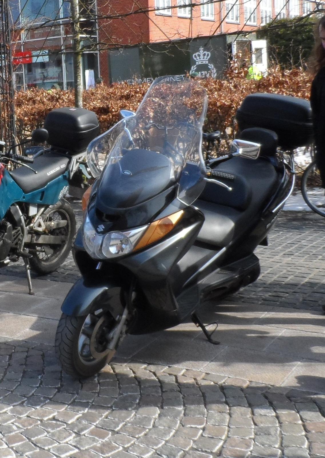 Suzuki Burgman AN 400 billede 6