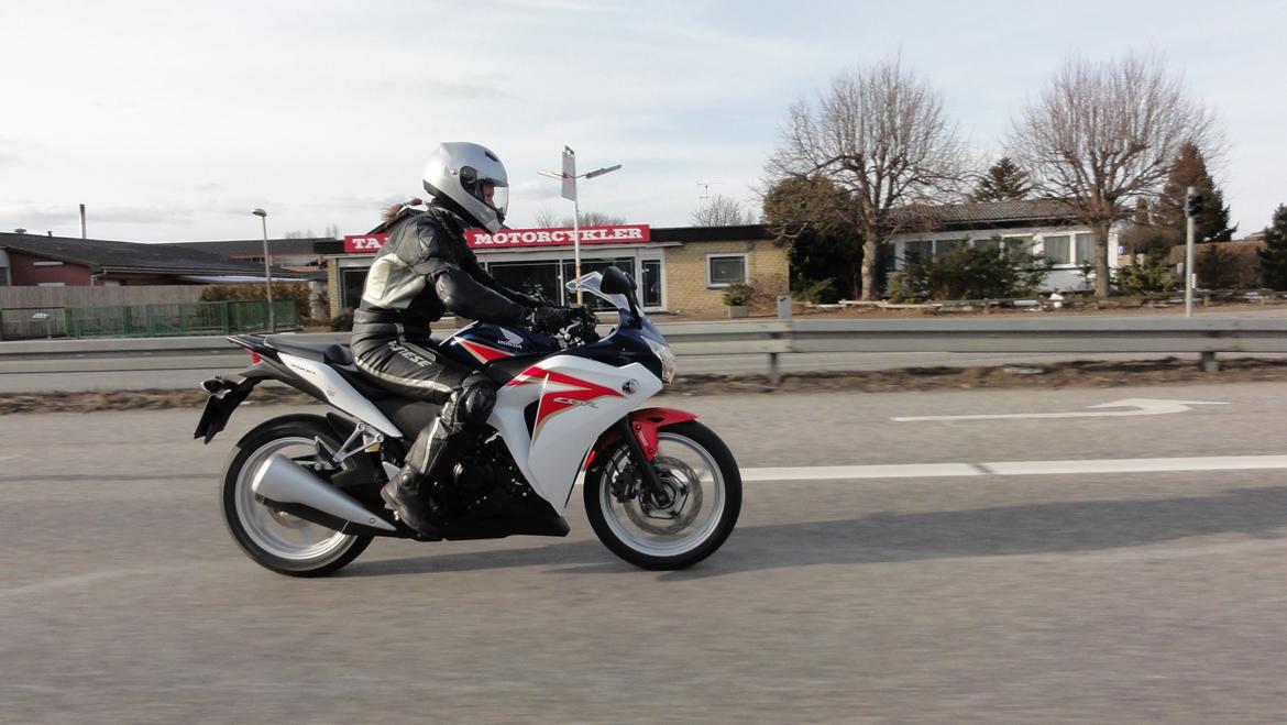 Honda CBR 250 RA (SOLGT) billede 2