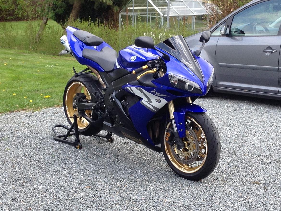 Yamaha R1 billede 1