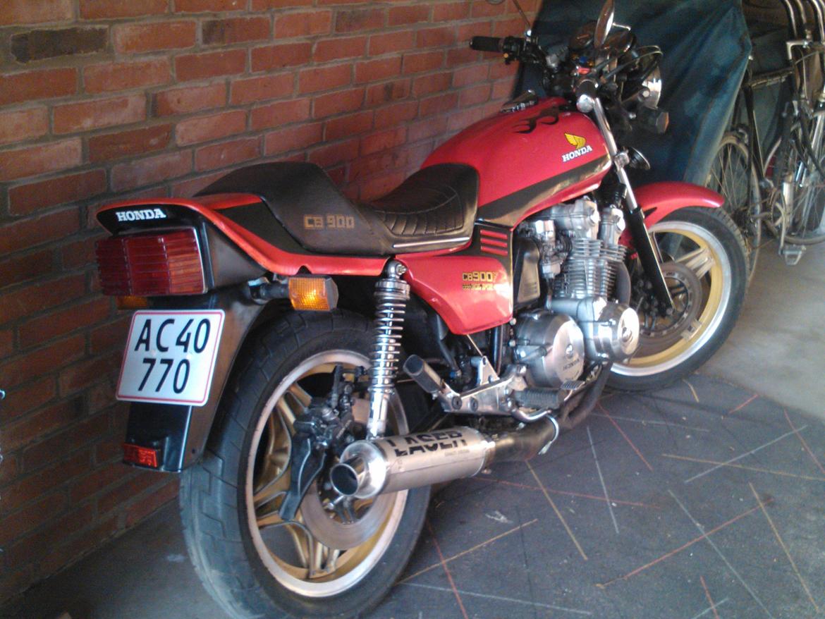 Honda CB 900 F Bol D´or - In the garage. billede 19