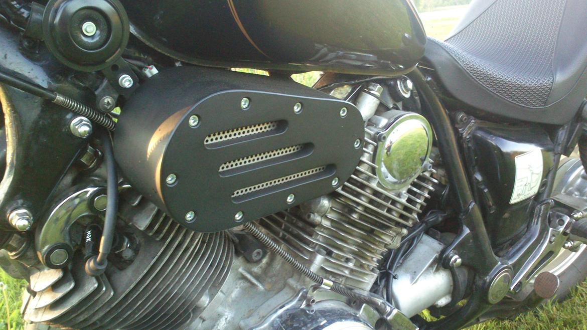 Yamaha XV 1100 Virago - En Hjemmefusket kasse, hvor elektronik er gemt væk i. billede 5