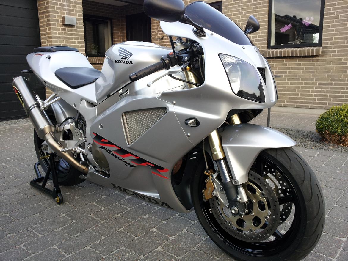 Honda VTR 1000 SP1 billede 2