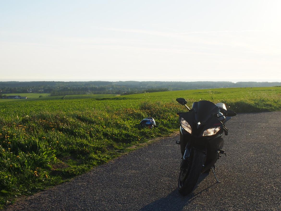 Yamaha R6 billede 2