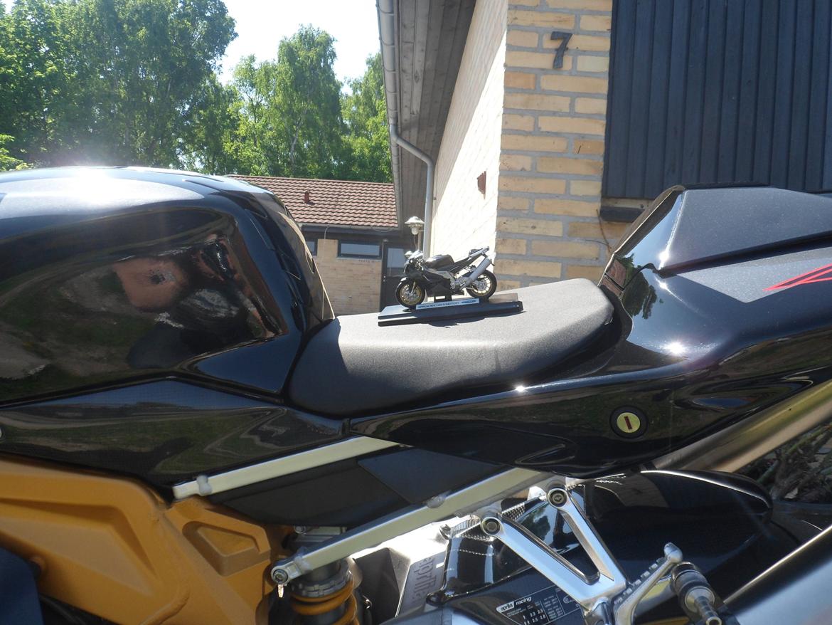 Aprilia RSV 1000 R Factory (solgt) billede 2