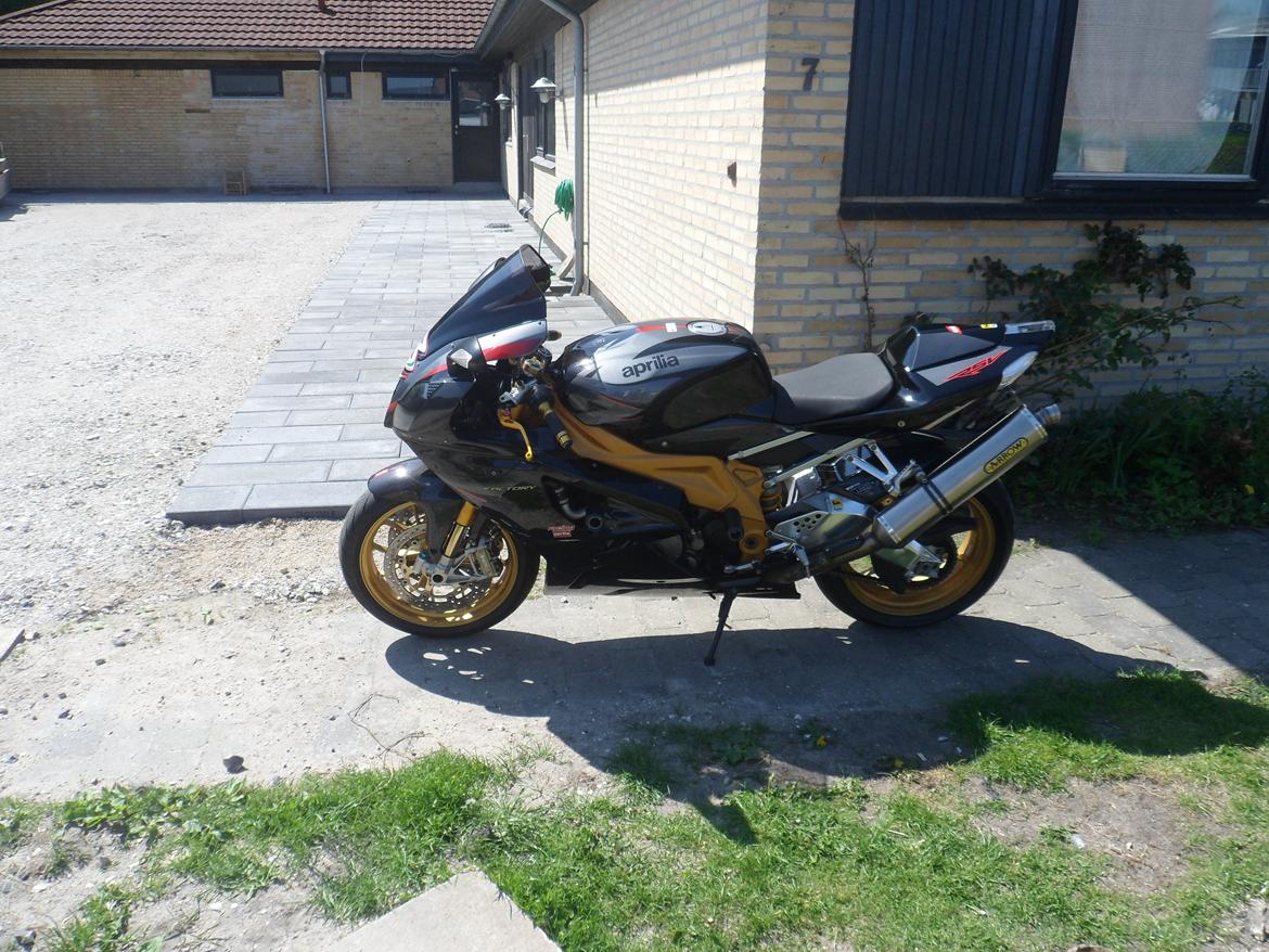 Aprilia RSV 1000 R Factory (solgt) billede 4